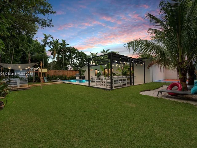 2231 SW 98th Ct, Miami FL 33165