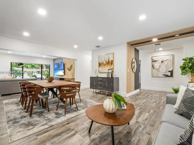 2231 SW 98th Ct, Miami FL 33165