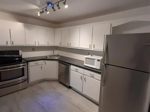 2750 NE 183rd St # 1912, Aventura FL 33160