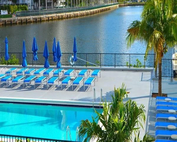 2750 NE 183rd St # 1912, Aventura FL 33160