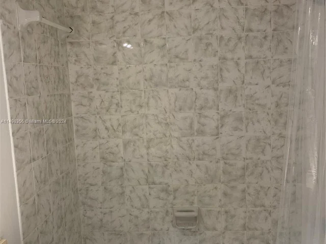 2750 NE 183rd St # 1912, Aventura FL 33160