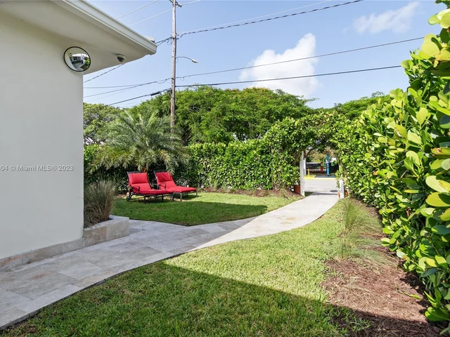 9025 Hawthorne Ave, Surfside FL 33154