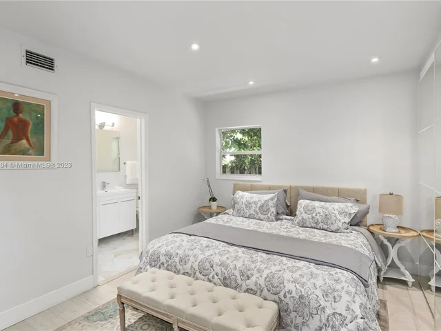 9025 Hawthorne Ave, Surfside FL 33154