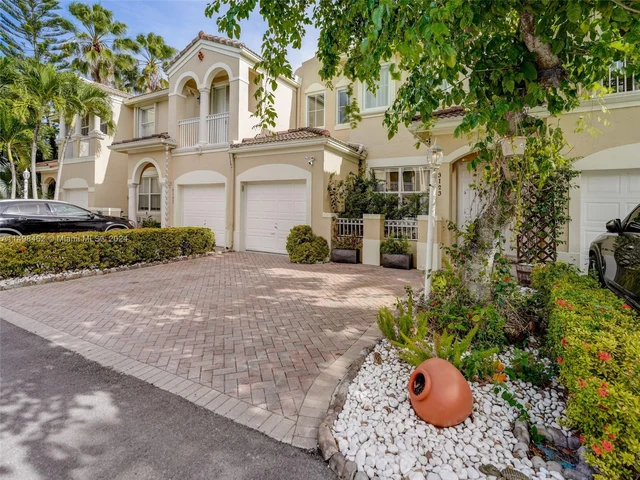 3123 NW 101st Pl, Doral FL 33172