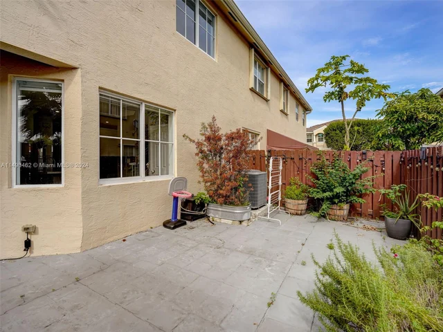 3123 NW 101st Pl, Doral FL 33172