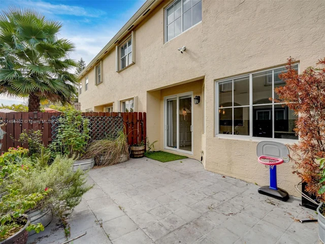 3123 NW 101st Pl, Doral FL 33172