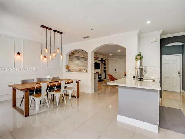 3123 NW 101st Pl, Doral FL 33172