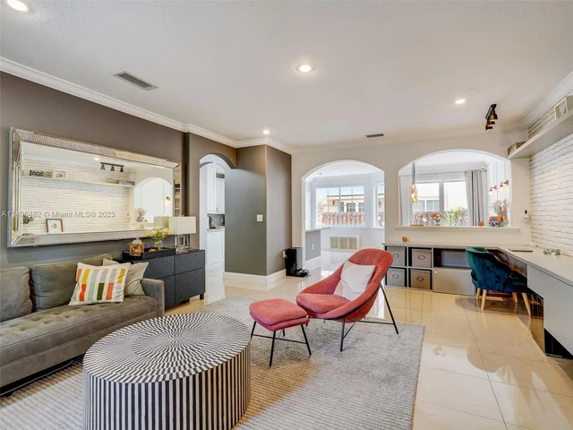 3123 NW 101st Pl, Doral FL 33172