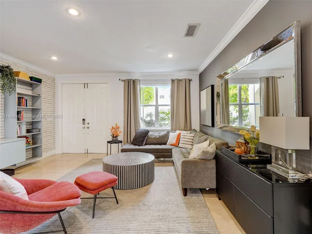 3123 NW 101st Pl, Doral FL 33172