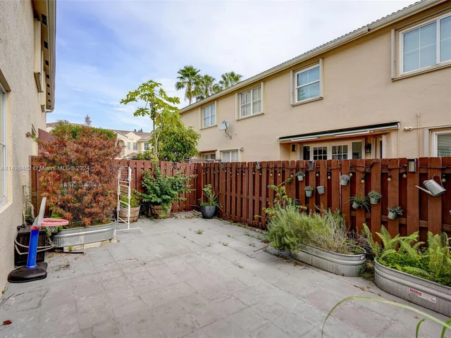 3123 NW 101st Pl, Doral FL 33172