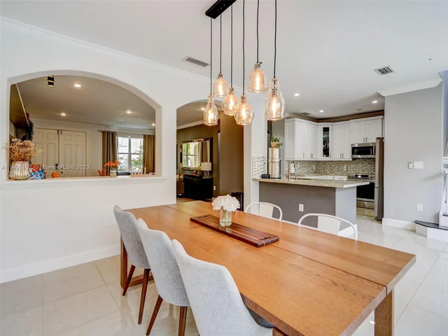 3123 NW 101st Pl, Doral FL 33172