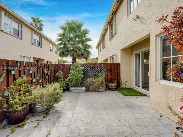 3123 NW 101st Pl, Doral FL 33172