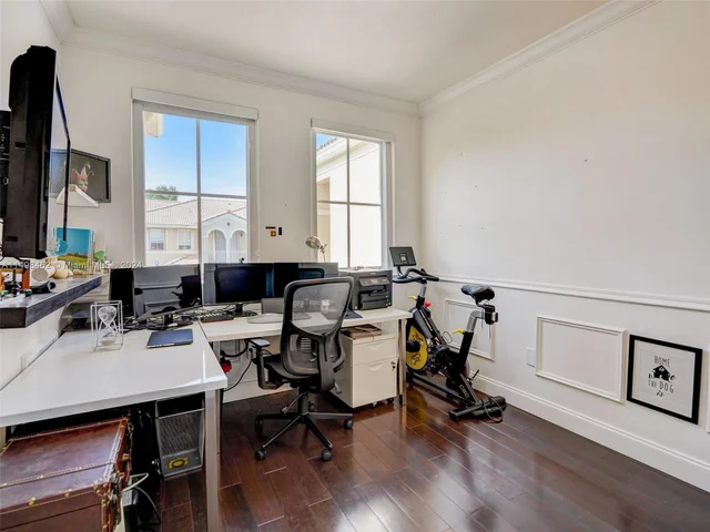 3123 NW 101st Pl, Doral FL 33172