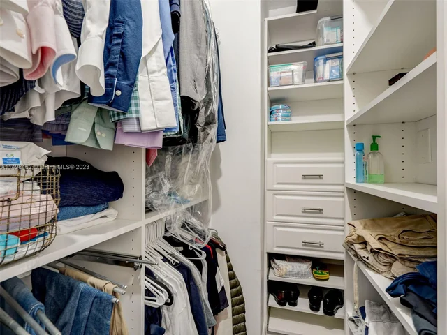 3123 NW 101st Pl, Doral FL 33172