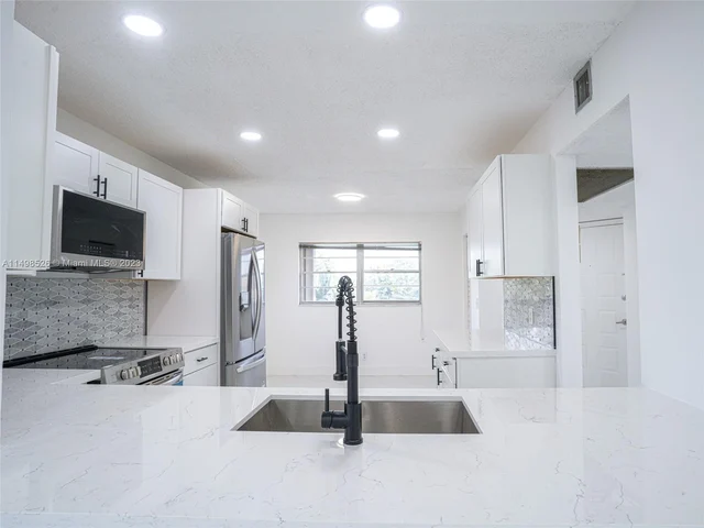 12950 SW 7th Ct # 412A, Pembroke Pines FL 33027