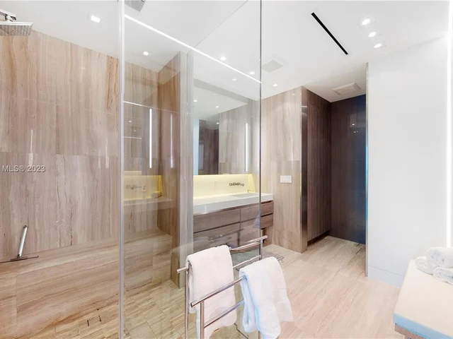 6799 Collins Ave # 405, Miami Beach FL 33141