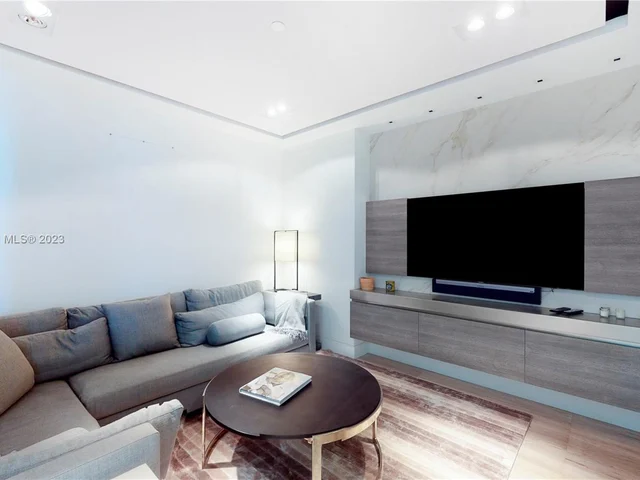 6799 Collins Ave # 405, Miami Beach FL 33141