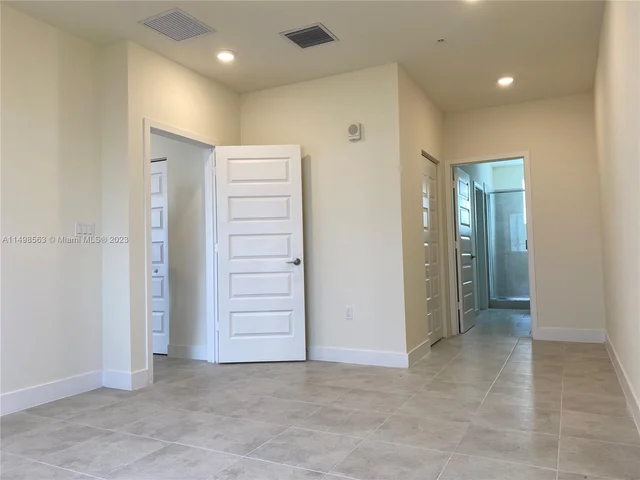 6455 NW 103rd Pl # 303, Doral FL 33178