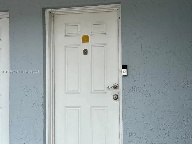 9353 FONTAINEBLEAU BL, Miami FL 33172