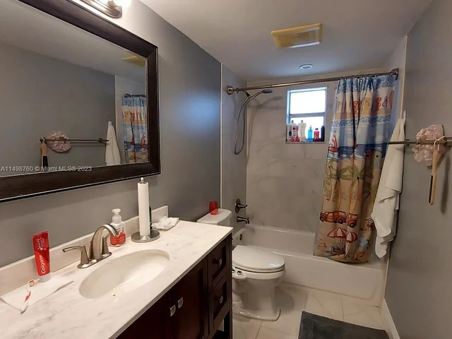 9353 FONTAINEBLEAU BL, Miami FL 33172