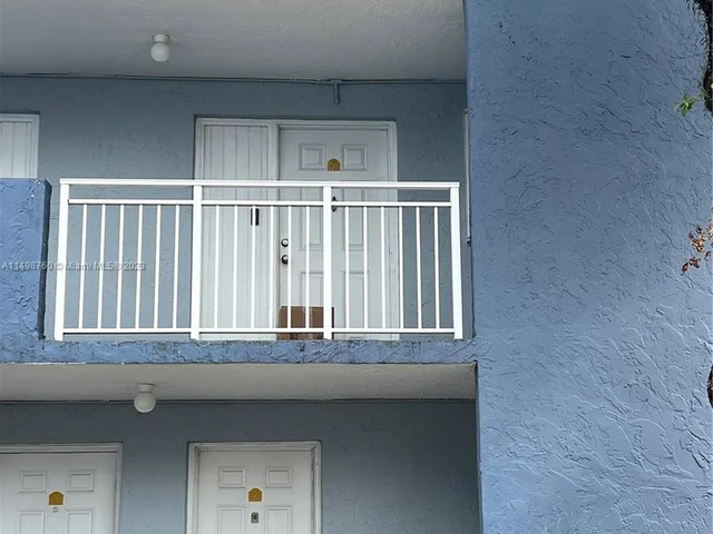 9353 FONTAINEBLEAU BL, Miami FL 33172