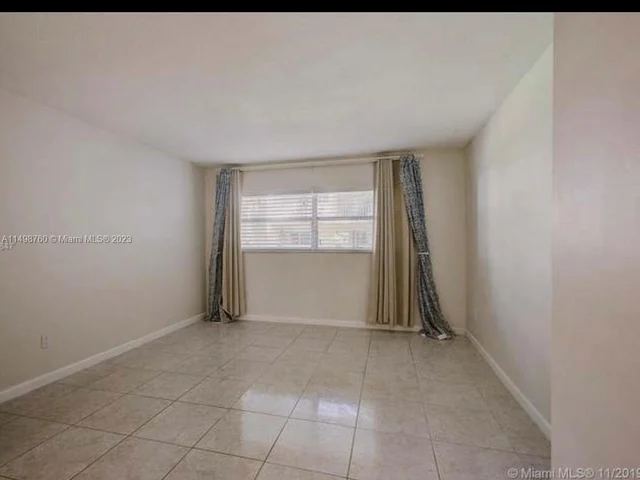 9353 FONTAINEBLEAU BL, Miami FL 33172