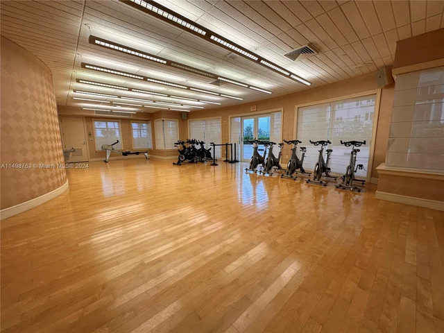 19900 E Country Club Dr # 1018, Aventura FL 33180