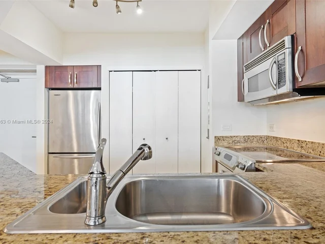 19900 E Country Club Dr # 1018, Aventura FL 33180