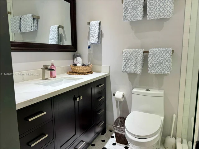 5401 Collins Ave # 622, Miami Beach FL 33140