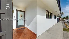 1122 SW 87 aven unit A-5, Miami FL 33174