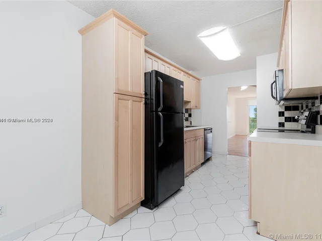 250 Jacaranda Dr # 508, Plantation FL 33324