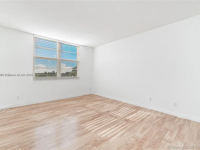 250 Jacaranda Dr # 508, Plantation FL 33324