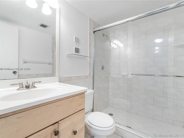 250 Jacaranda Dr # 508, Plantation FL 33324