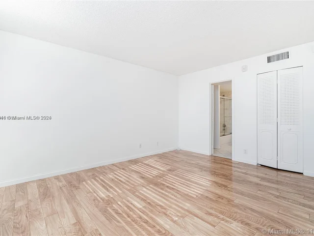 250 Jacaranda Dr # 508, Plantation FL 33324