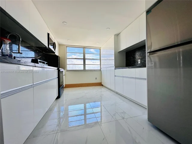 2801 NE 183rd St # 1201W, Aventura FL 33160