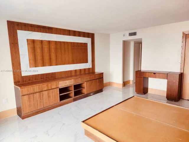 2801 NE 183rd St # 1201W, Aventura FL 33160