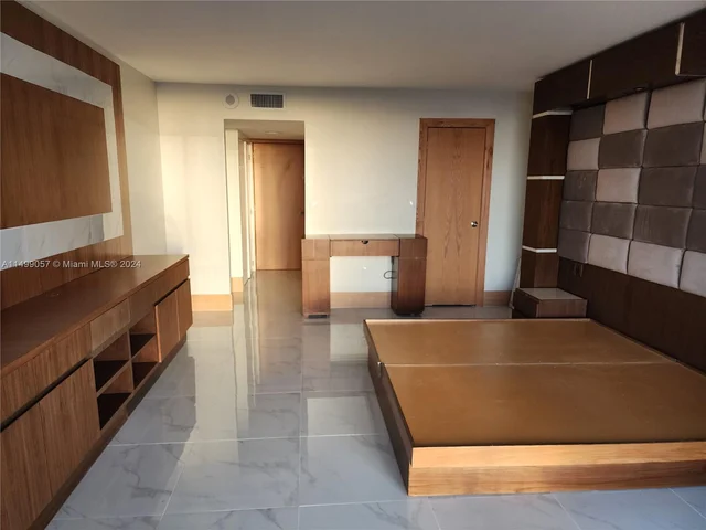 2801 NE 183rd St # 1201W, Aventura FL 33160