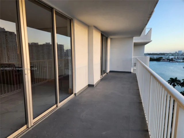 2801 NE 183rd St # 1201W, Aventura FL 33160