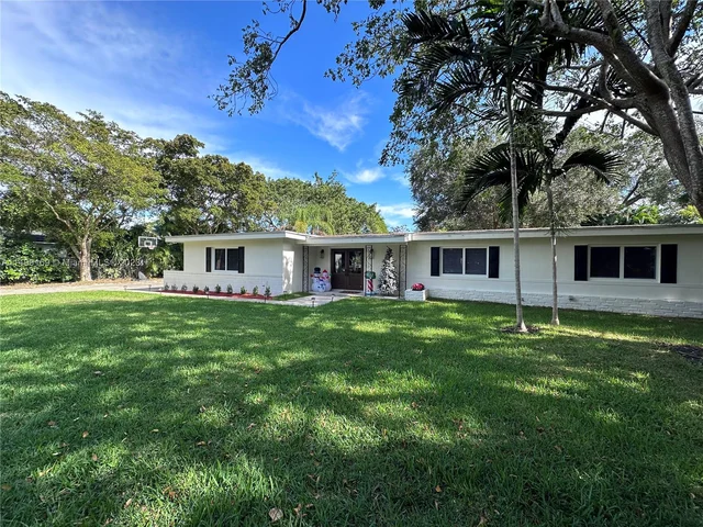 9255 SW 72nd Ave, Pinecrest FL 33156