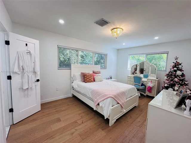 9255 SW 72nd Ave, Pinecrest FL 33156