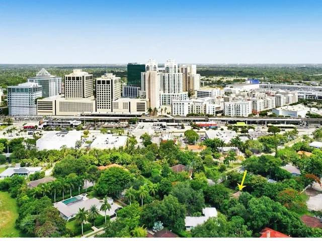 9255 SW 72nd Ave, Pinecrest FL 33156