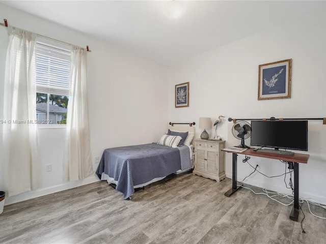 2944 NE 2nd Dr, Homestead FL 33033