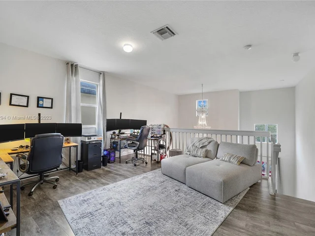 2944 NE 2nd Dr, Homestead FL 33033