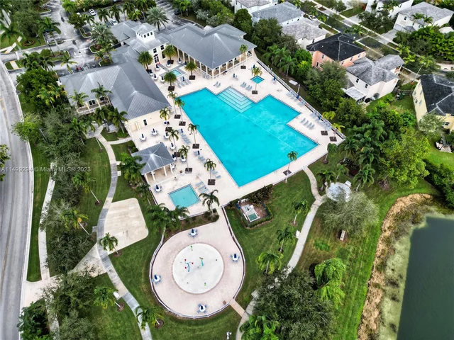 2944 NE 2nd Dr, Homestead FL 33033