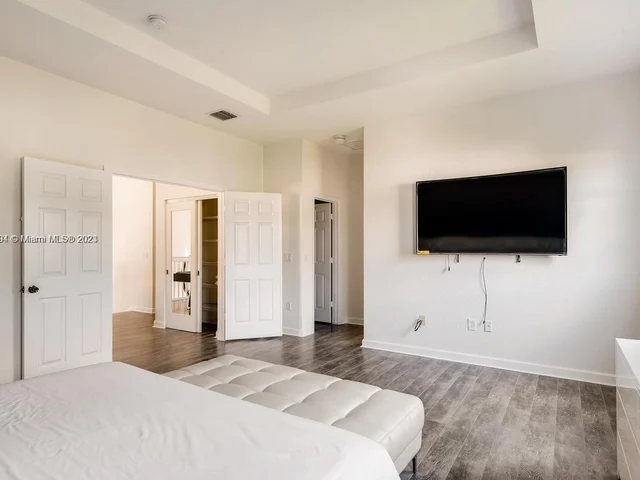 2944 NE 2nd Dr, Homestead FL 33033