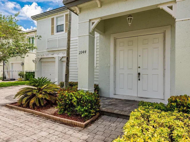 2944 NE 2nd Dr, Homestead FL 33033