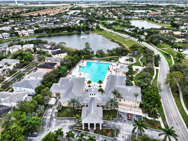 2944 NE 2nd Dr, Homestead FL 33033