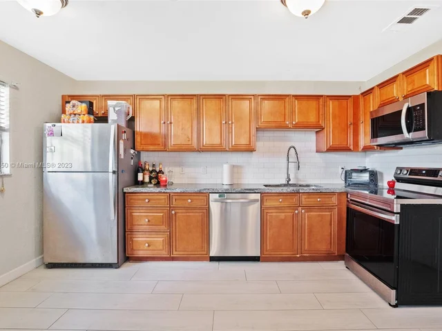 7786 Ridgewood Dr, Lake Worth FL 33467