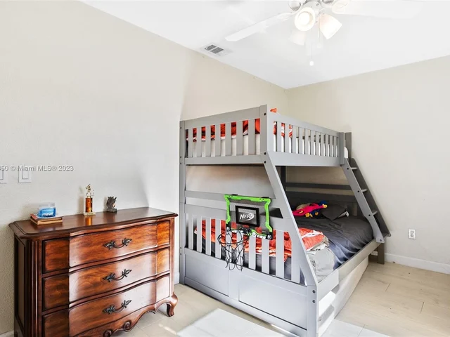 7786 Ridgewood Dr, Lake Worth FL 33467