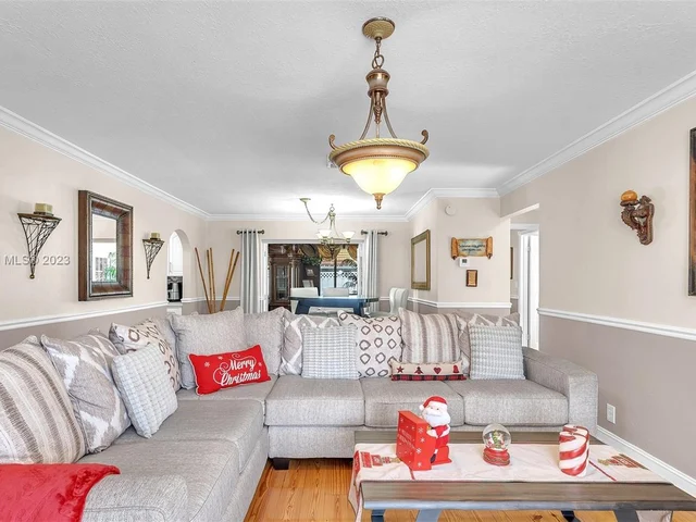 8106 NW 94th Ave, Tamarac FL 33321